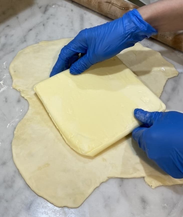 パイ専門店パイグルグルの発酵バターを使用したパイ生地作り
